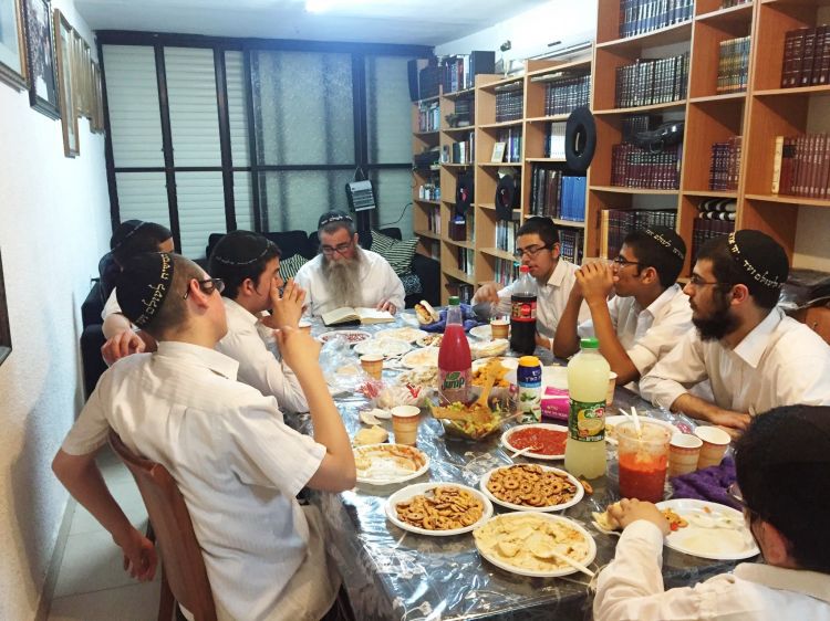 התמימים בבת ים לקראת השליחות בישיבות